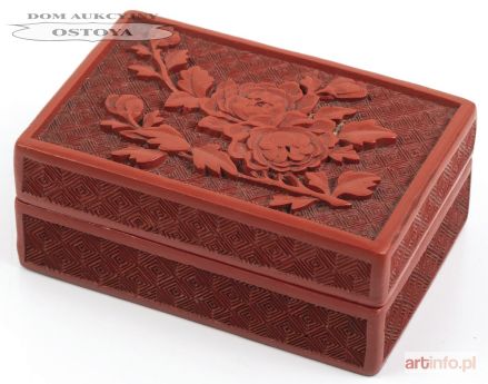 PUDEŁKO Z KWIATAMI PIWONII, Chiny, XX w.