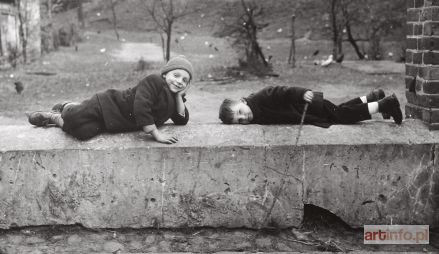 MROCZEK Andrzej Artur | In a Playground