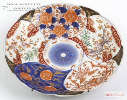 TALERZ MALOWANY Z KWIATY I PTAKI, Chiny, XX w.